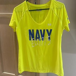 Under armour semi fitted large heat gear top